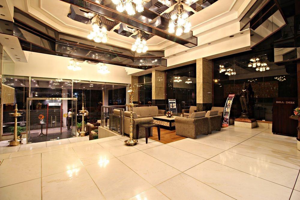 The South Park Hotel Thiruvananthapuram Exterior foto