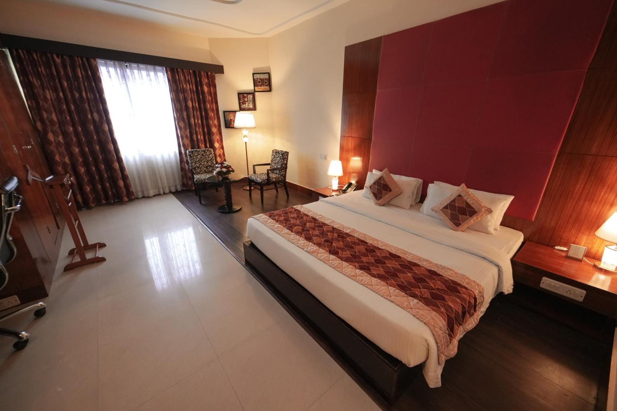 The South Park Hotel Thiruvananthapuram Exterior foto