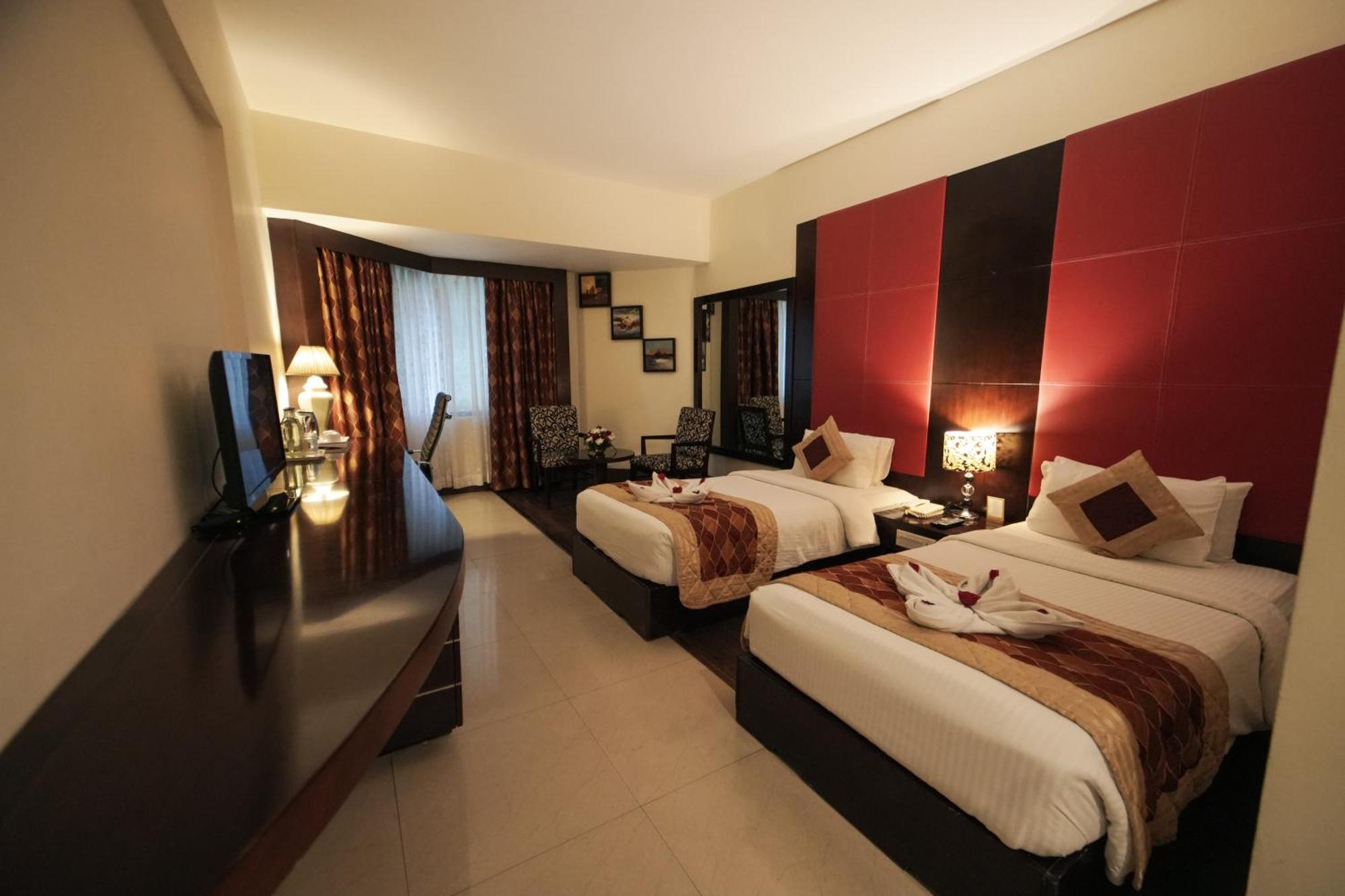 The South Park Hotel Thiruvananthapuram Exterior foto