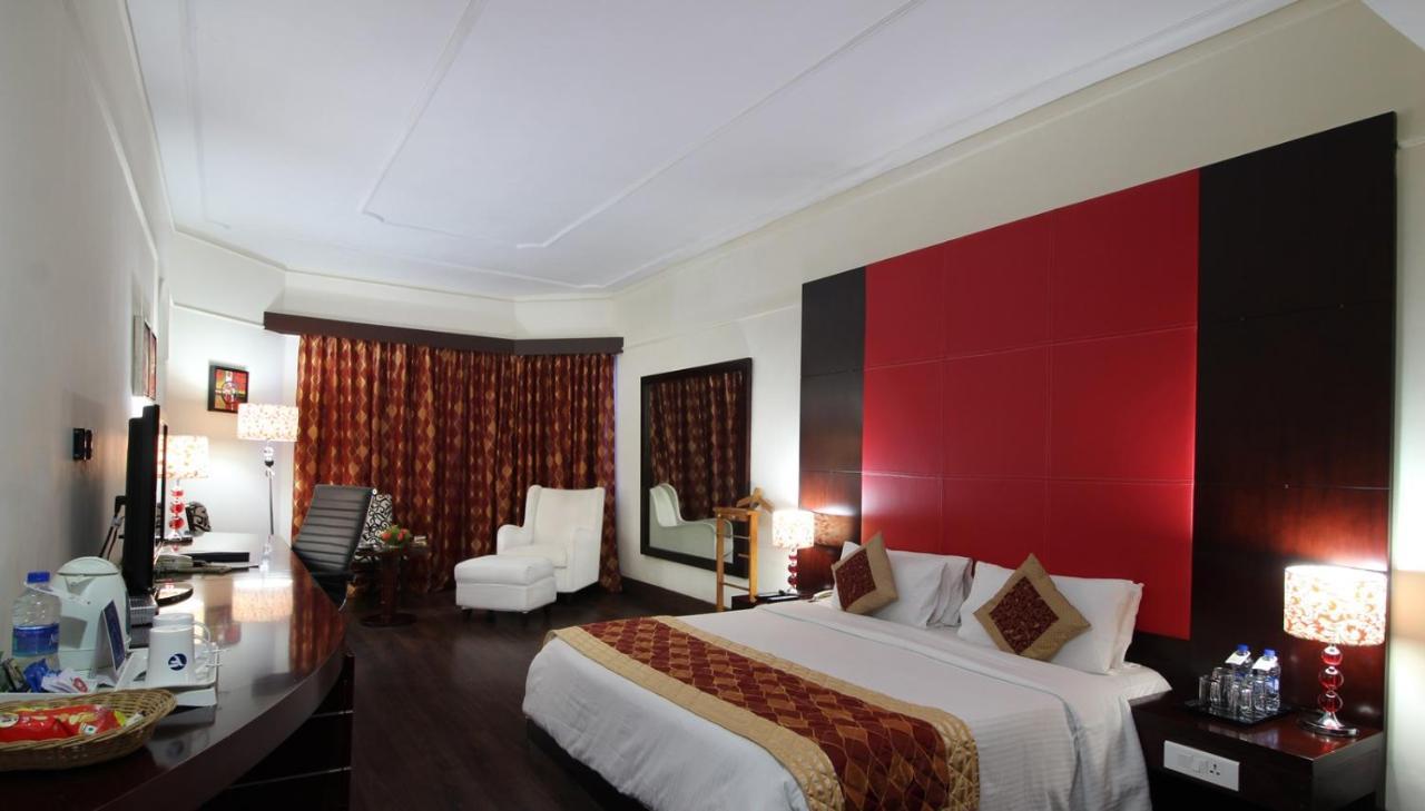 The South Park Hotel Thiruvananthapuram Exterior foto