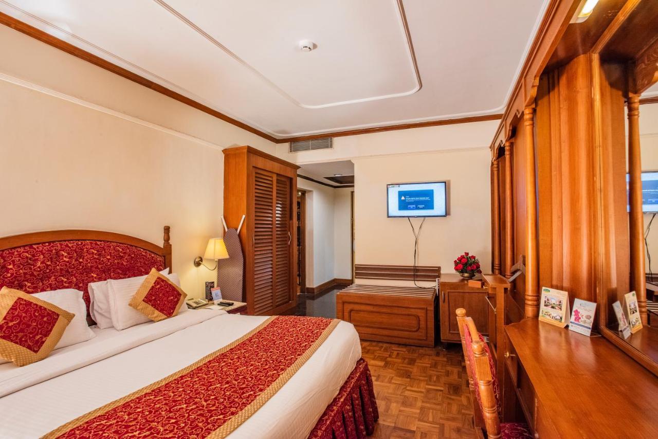 The South Park Hotel Thiruvananthapuram Exterior foto