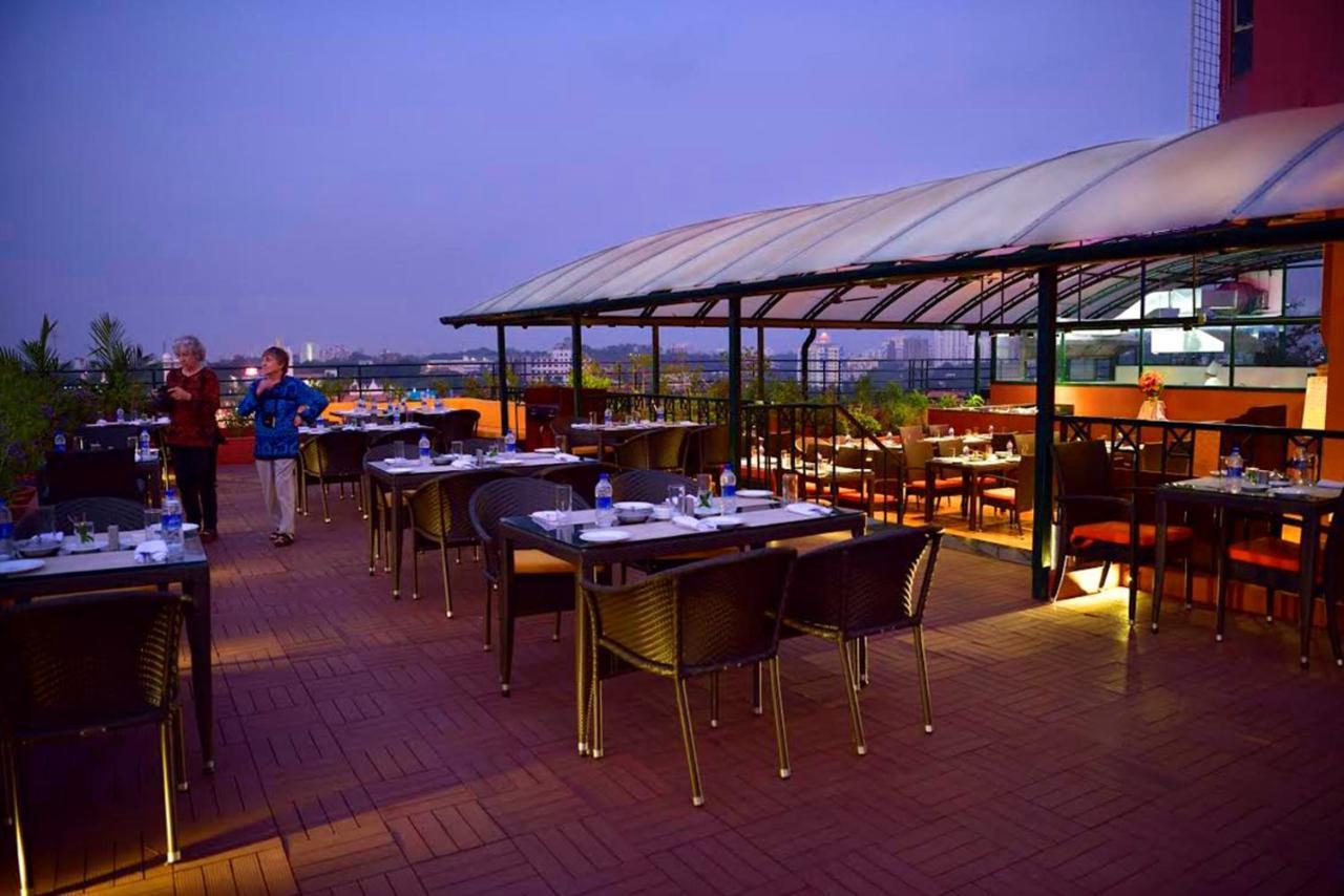 The South Park Hotel Thiruvananthapuram Exterior foto